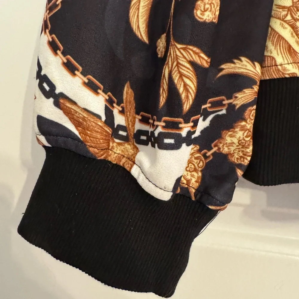 ✅Versace-style print plus size bomber jacket - Picture 3 of 12